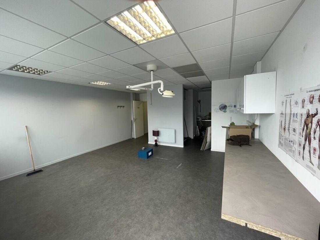 Photo 1 – vente bureaux	 (64200)